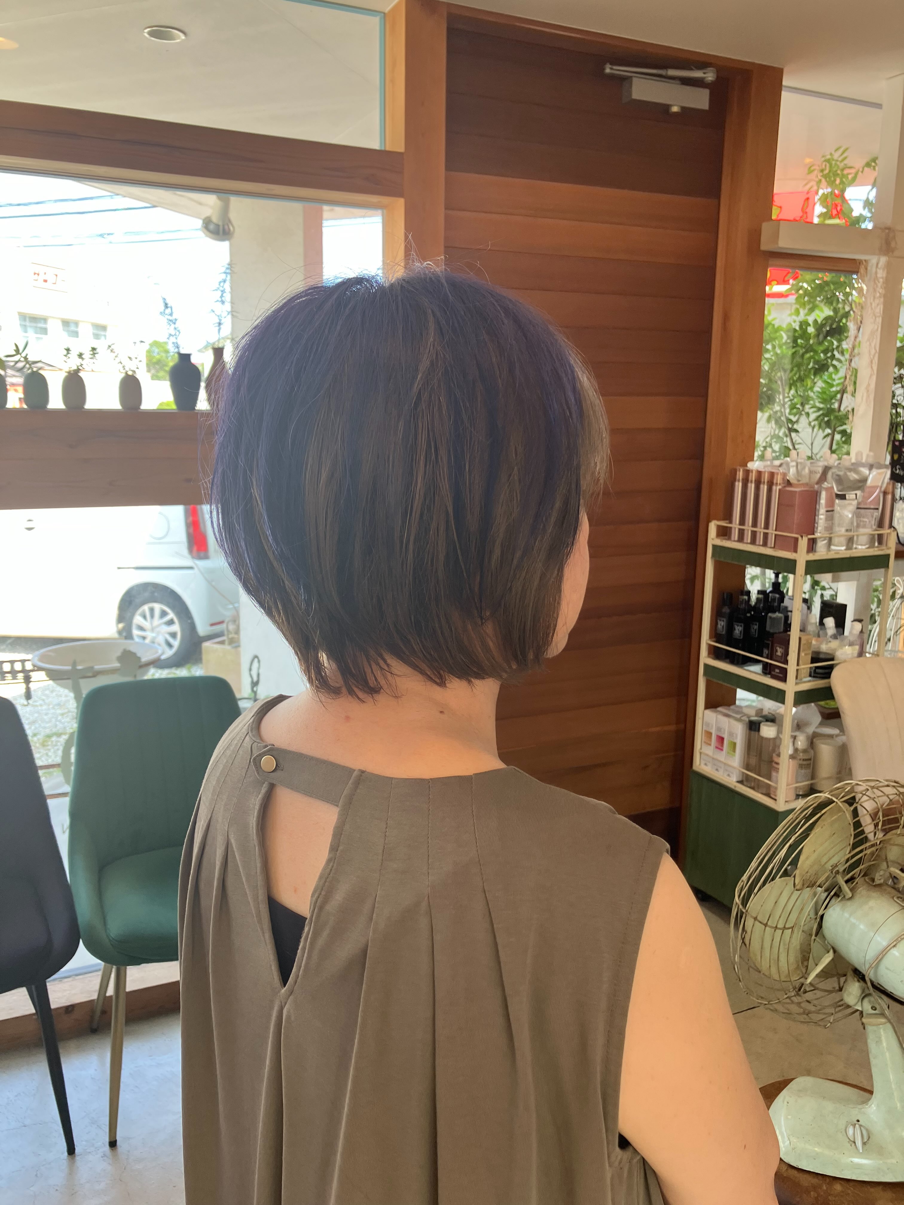 ✨こんにちは、皆さん！暑さが続く毎日ですが、新しいヘアスタイ