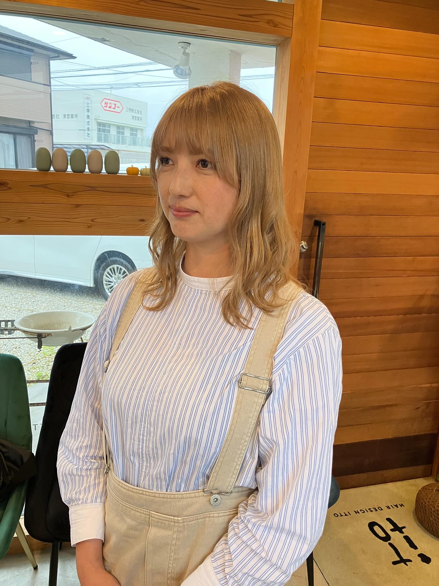 こんにちは、津市の皆さん✨！夏にぴったりのロングヘアスタイル